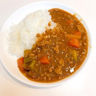 ごぼうとパプリカとひき肉の♪簡単ベジタブルカレー